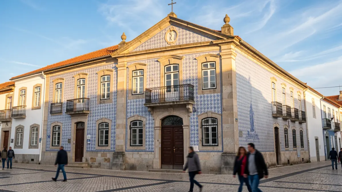 Facade of the Anadia City Hall with azulejo tiles and traditional Portuguese architecture.