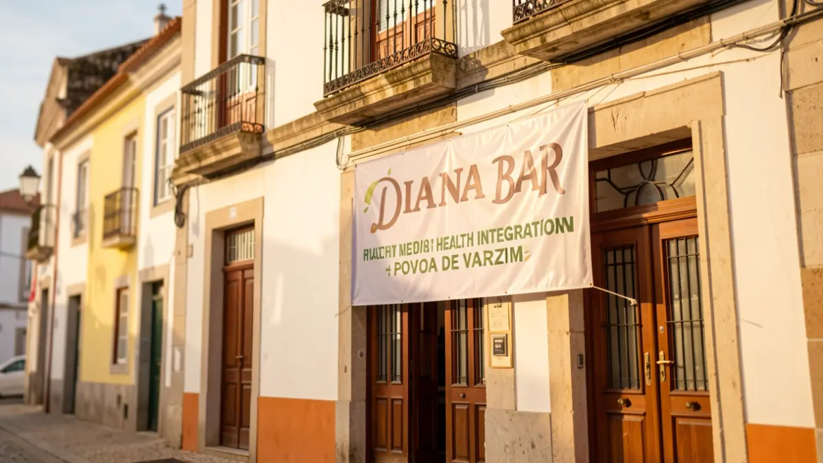 Fachada del Diana Bar en Povoa de Varzim, Portugal, con un cartel anunciando un encuentro sobre integración en salud.