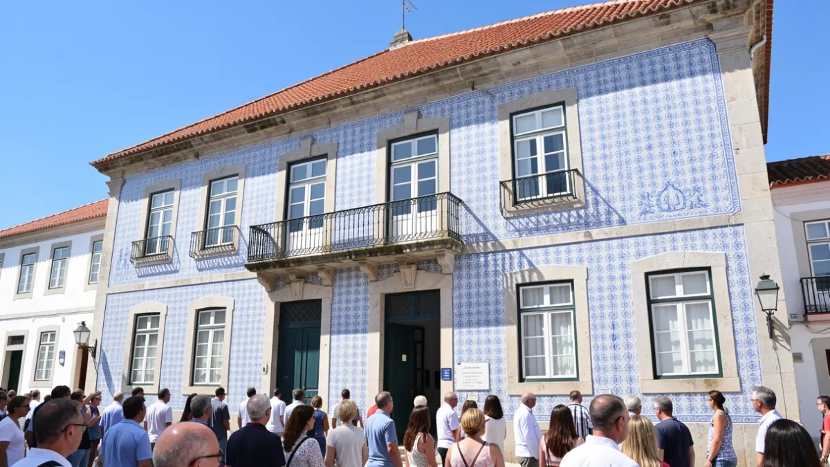 Facade of the Sesimbra Town Hall, a traditional Portuguese building with blue azulejo tiles.