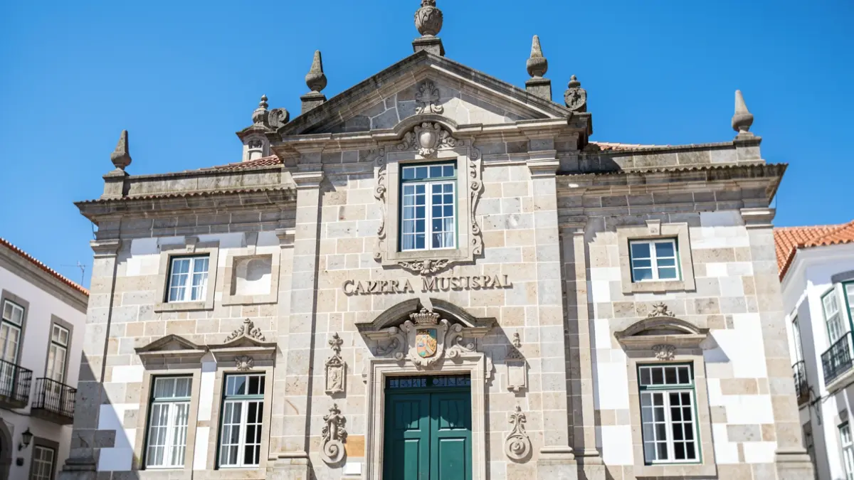 Facade of the Belmonte Municipal Chamber building, an official Portuguese institution.