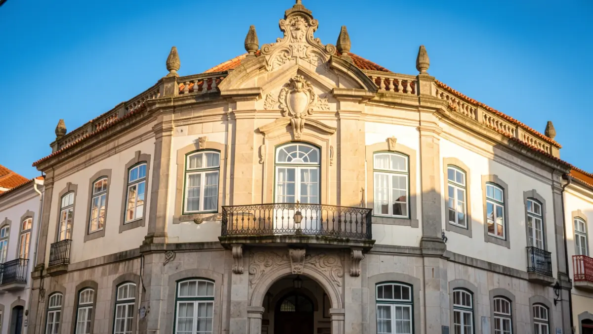 Generic image of the facade of a municipal building in Portugal, with afternoon sunlight.