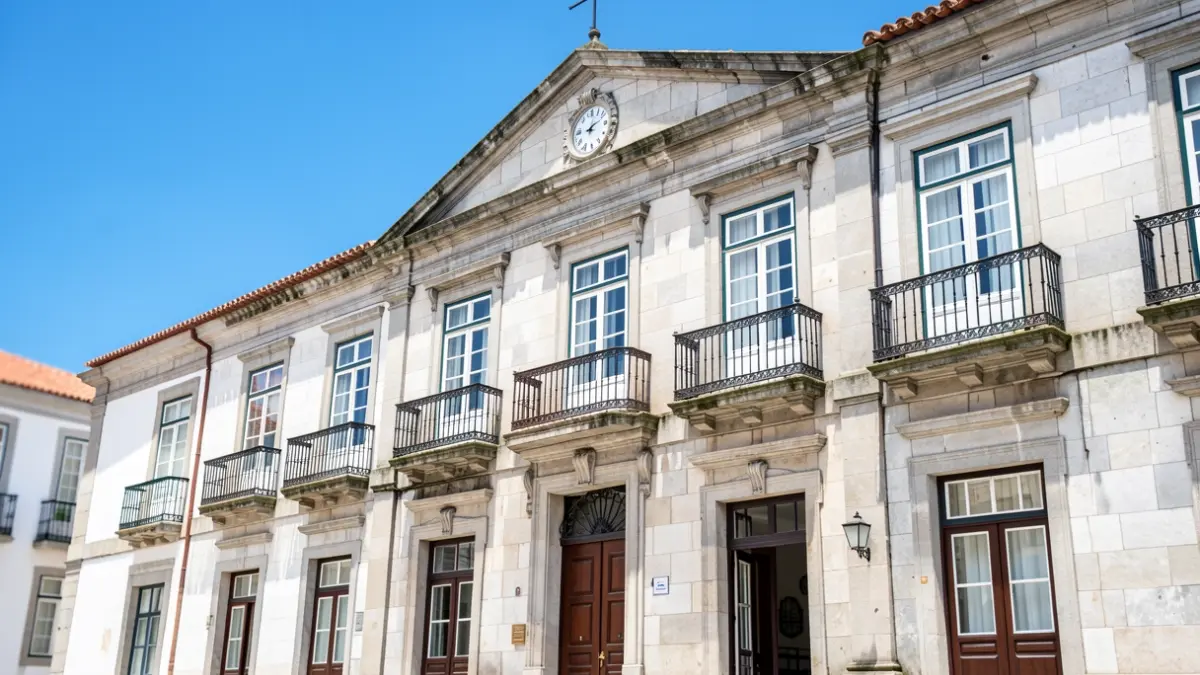 Generic image of a Portuguese town hall building with classical architecture.